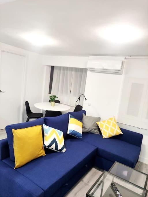 Acogedor Familiar En Area Residencial Madri