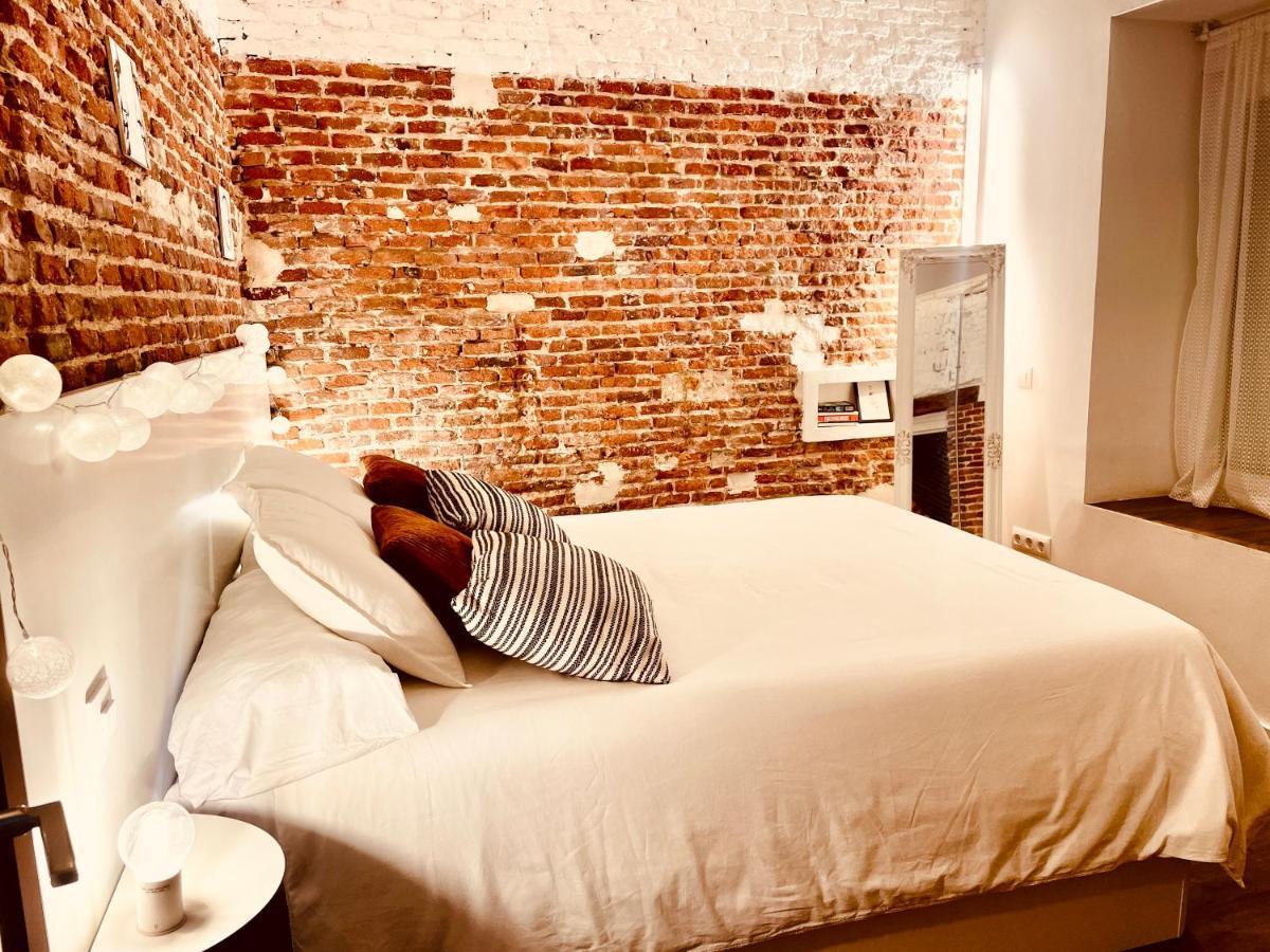 Apartment Calle Amparo100 Red Brick Loft For 8 Lavapies