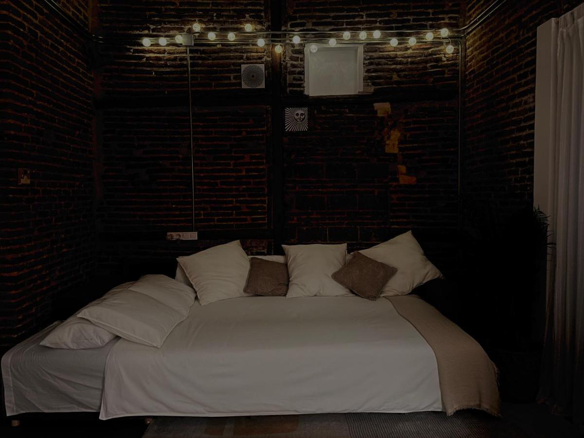 Calle Amparo100 Red Brick Loft For 8 Lavapies Apartment *