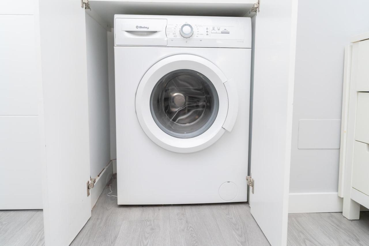 Modern Minimalist 1-bedroom In The Center Appartement Madrid