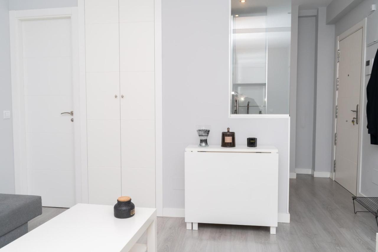 Modern Minimalist 1-bedroom In The Center Appartement Madrid
