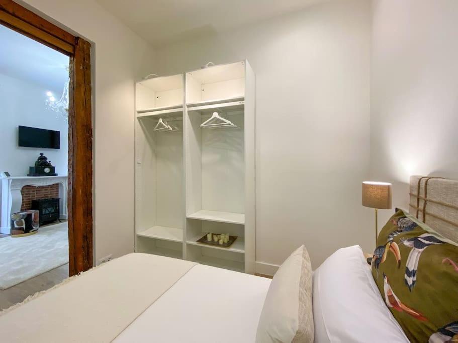 New Lavapies Spacious Flat, 2 Bedrooms And 2 Balconies Apartment *