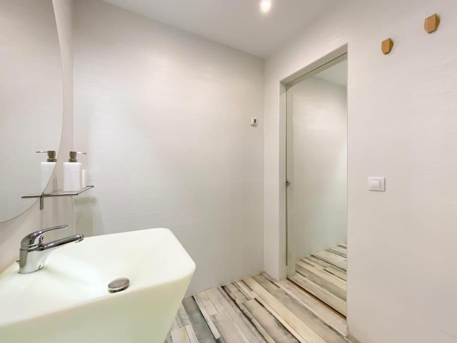 New Lavapies Spacious Flat, 2 Bedrooms And 2 Balconies Appartement *