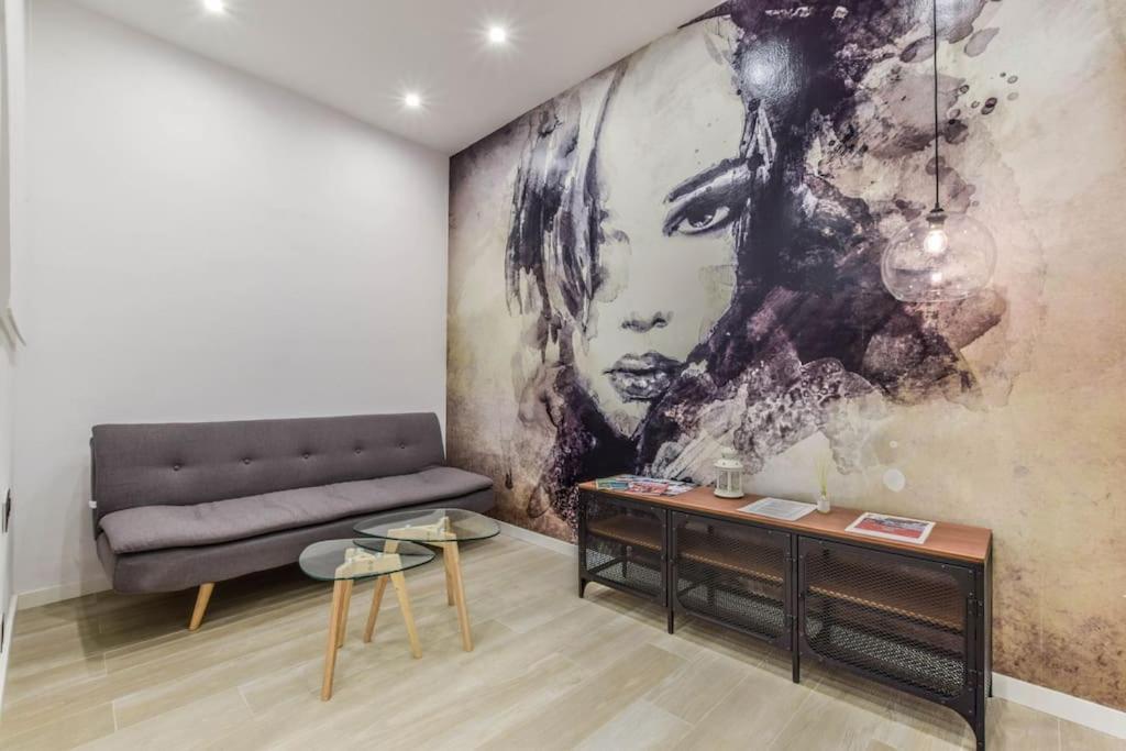Pequeno Apartamento Reformado En Malasana Madri