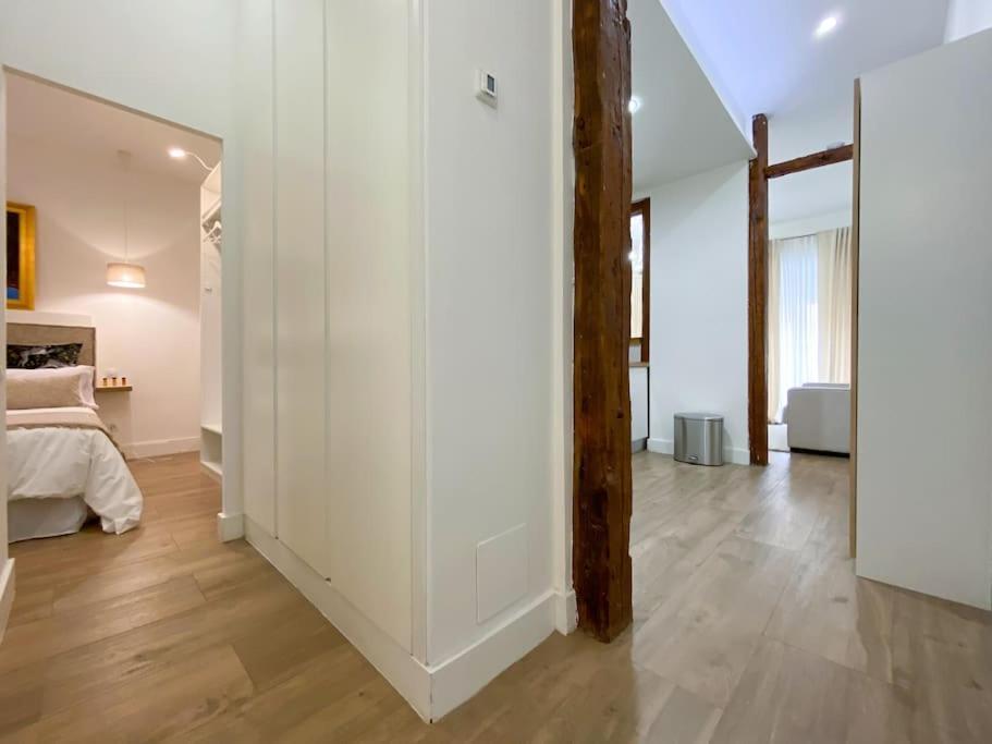 Apartment New Lavapies Spacious Flat, 2 Bedrooms And 2 Balconies Madrid
