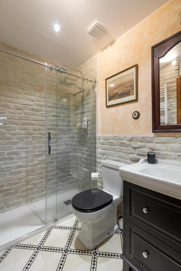 1851: Exceptional 19th Century In Apartamento Madri