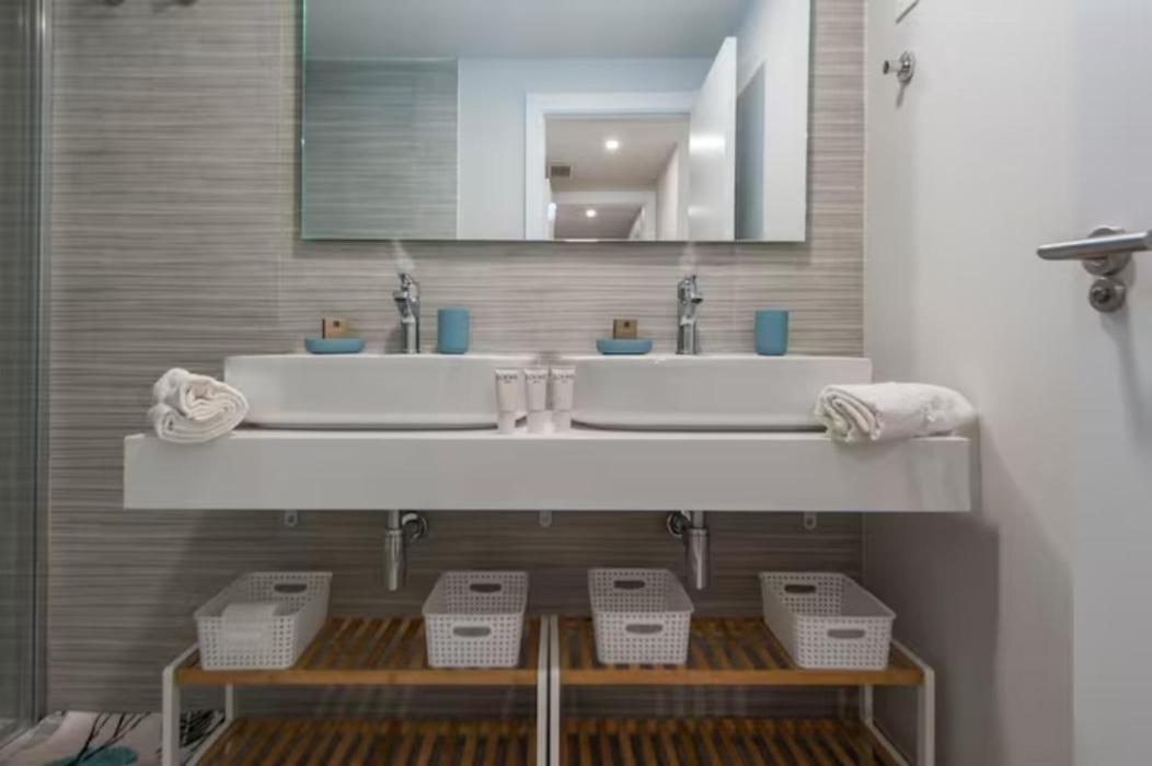 Appartement Moderno Y Lujoso Apartamento En Urbanizacion Privada Con Terraza De Diseno En Valdebebas / Ciudad Deportiva Real / Feria De Madrid