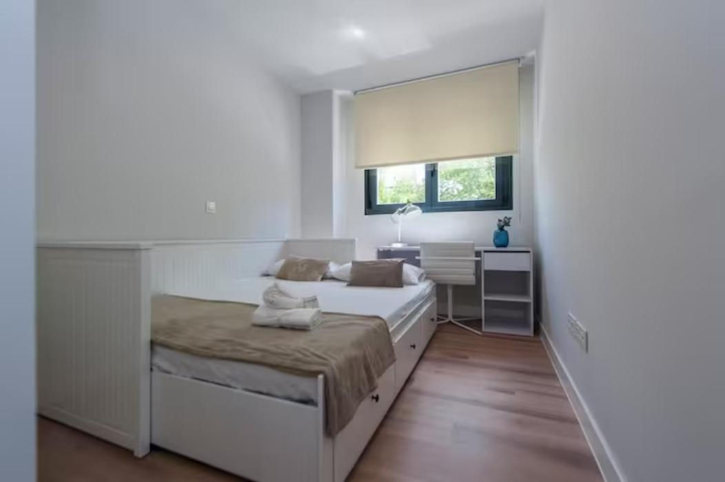 Appartement Moderno Y Lujoso Apartamento En Urbanizacion Privada Con Terraza De Diseno En Valdebebas / Ciudad Deportiva Real / Feria De Madrid