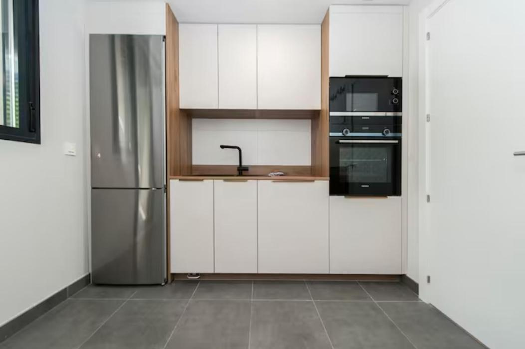 Moderno Y Lujoso Apartamento En Urbanizacion Privada Con Terraza De Diseno En Valdebebas / Ciudad Deportiva Real / Feria De *