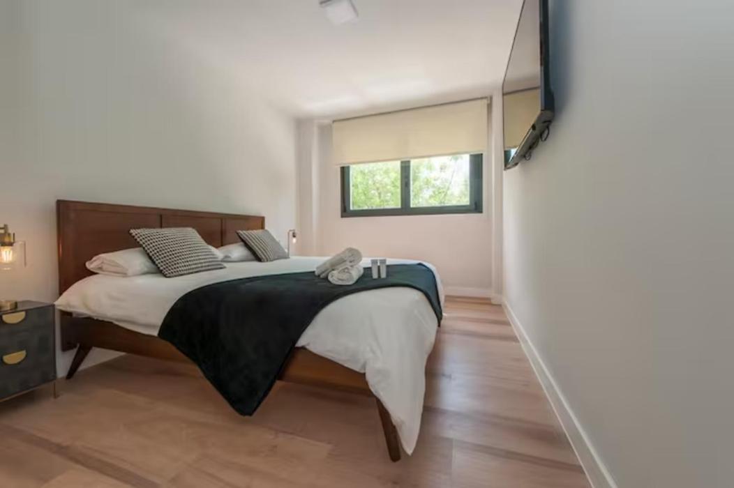 Moderno Y Lujoso Apartamento En Urbanizacion Privada Con Terraza De Diseno En Valdebebas / Ciudad Deportiva Real / Feria De * Madrid