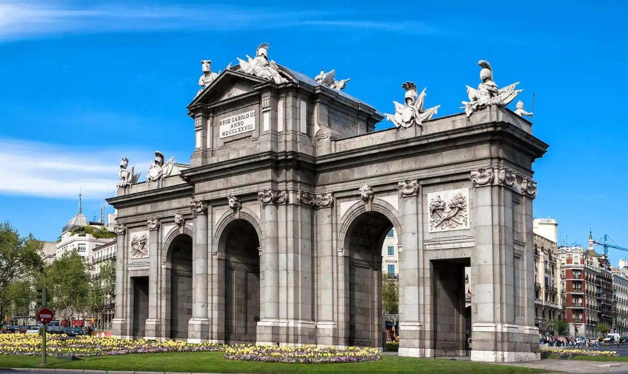 Con Vistas Al Parque Del Retiro Madri