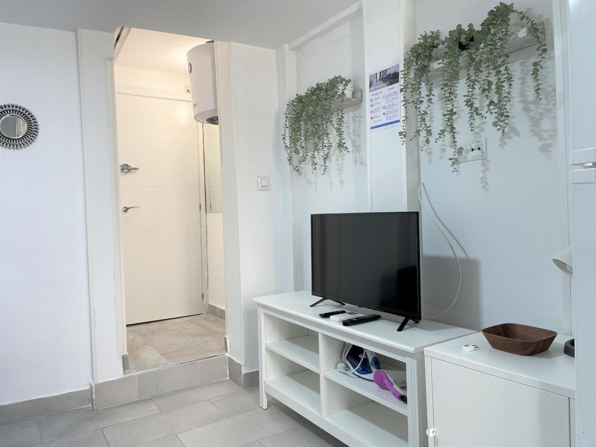Acogedor Con Balcon En El Barrio De Chueca, Gran Via Con Aire Acondicionado Y Calefaccion *