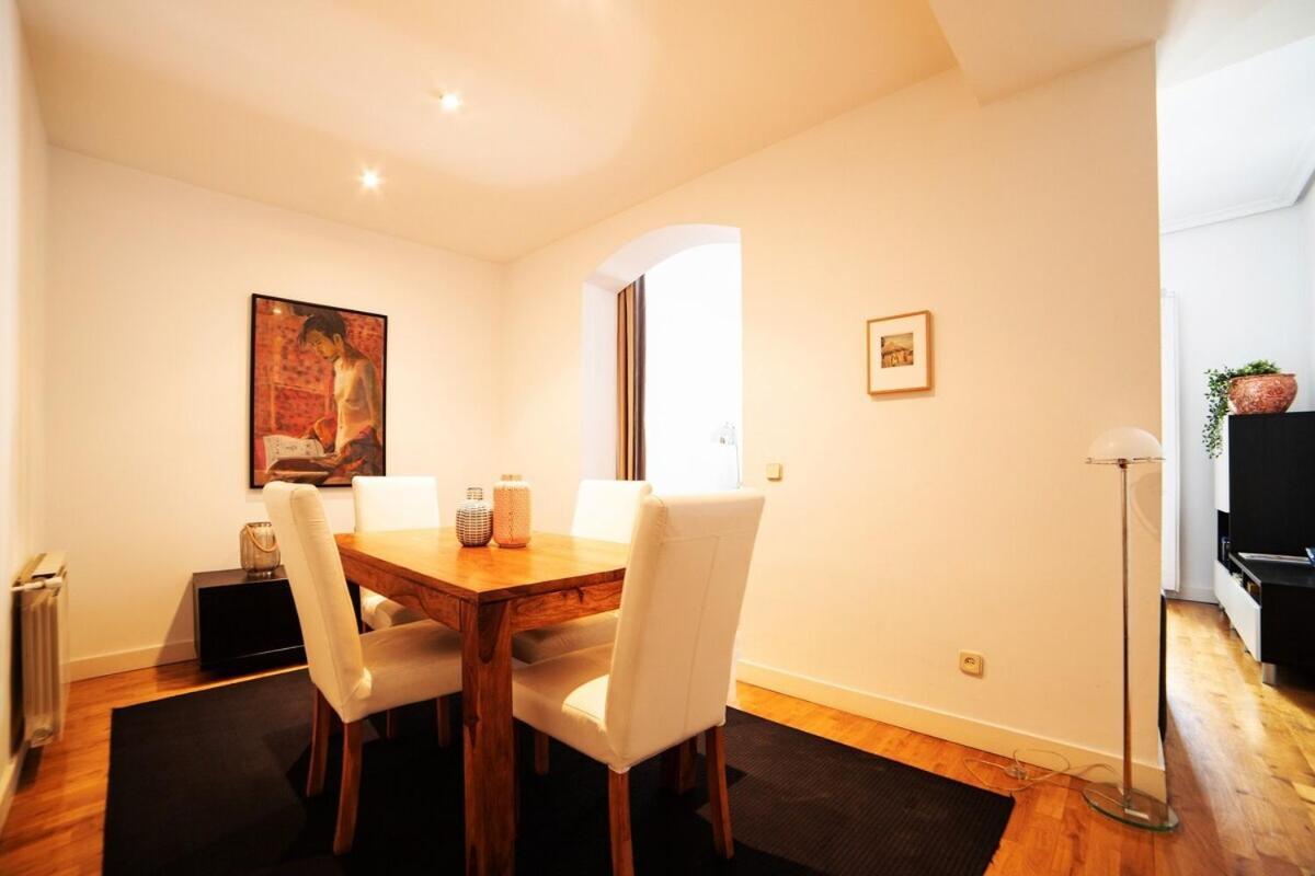 Bright In Historical Center Apartamento Madri