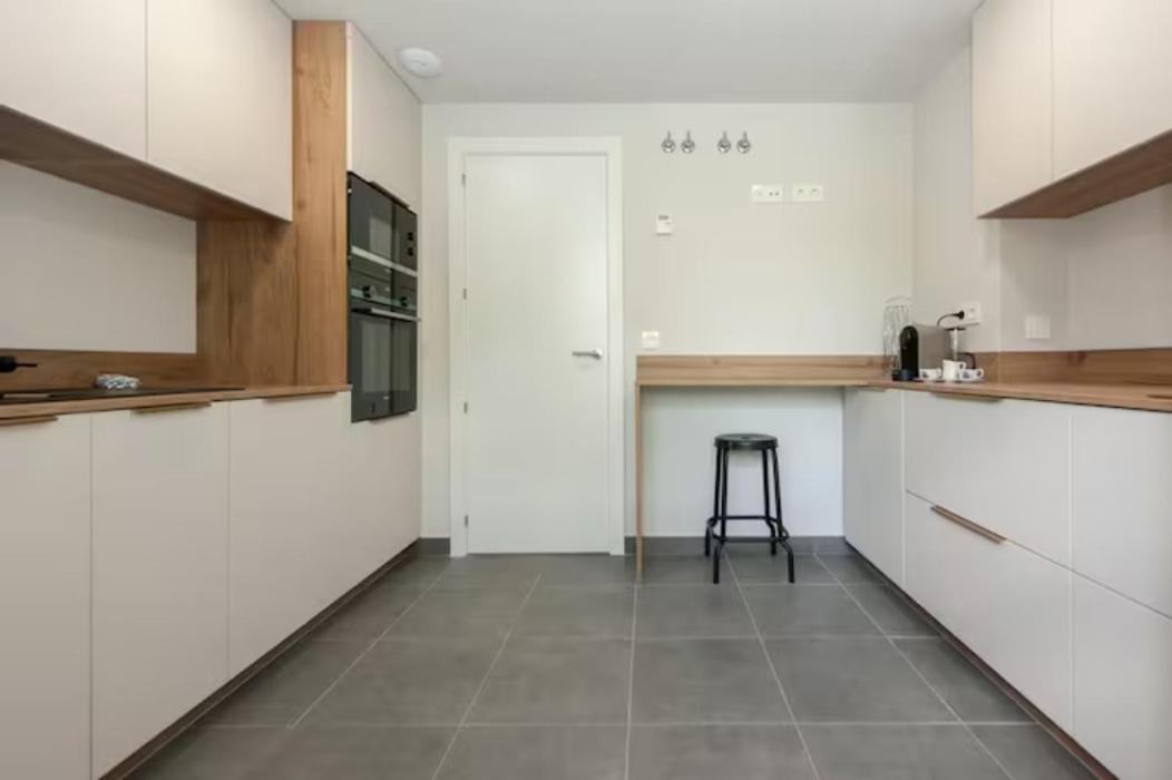 Moderno Y Lujoso Apartamento En Urbanizacion Privada Con Terraza De Diseno En Valdebebas / Ciudad Deportiva Real / Feria De Appartement Madrid