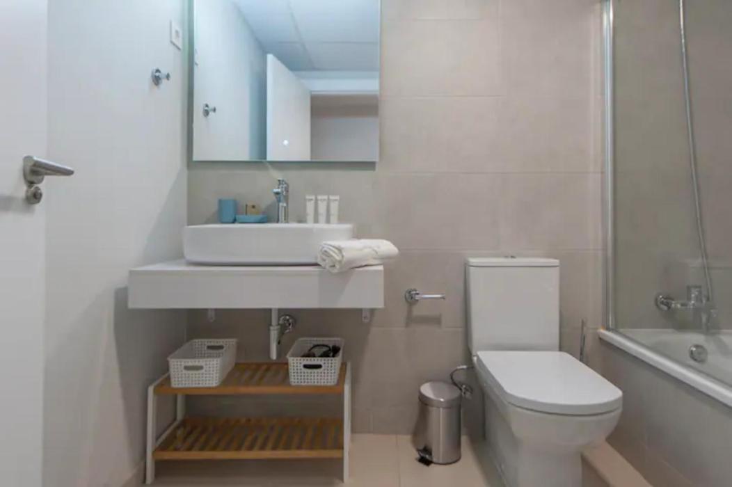 Appartement Moderno Y Lujoso Apartamento En Urbanizacion Privada Con Terraza De Diseno En Valdebebas / Ciudad Deportiva Real / Feria De Madrid