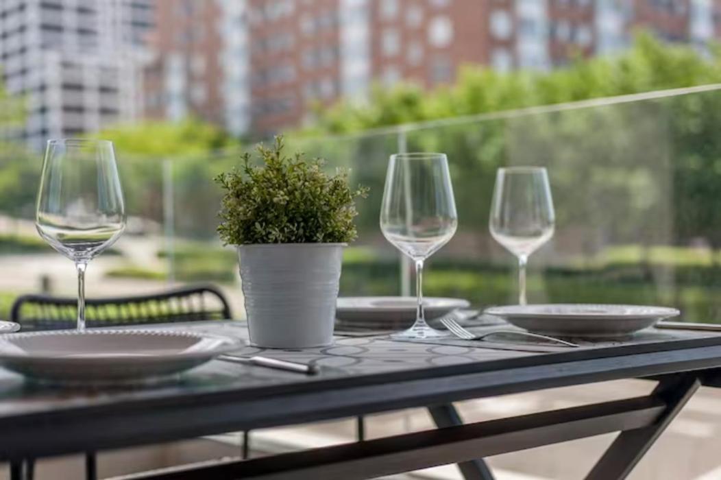 Moderno Y Lujoso Apartamento En Urbanizacion Privada Con Terraza De Diseno En Valdebebas / Ciudad Deportiva Real / Feria De