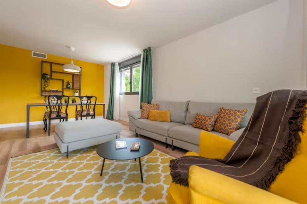 Moderno Y Lujoso Apartamento En Urbanizacion Privada Con Terraza De Diseno En Valdebebas / Ciudad Deportiva Real / Feria De Appartement