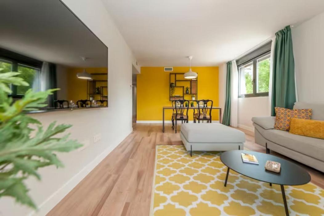 Appartement Moderno Y Lujoso Apartamento En Urbanizacion Privada Con Terraza De Diseno En Valdebebas / Ciudad Deportiva Real / Feria De Madrid