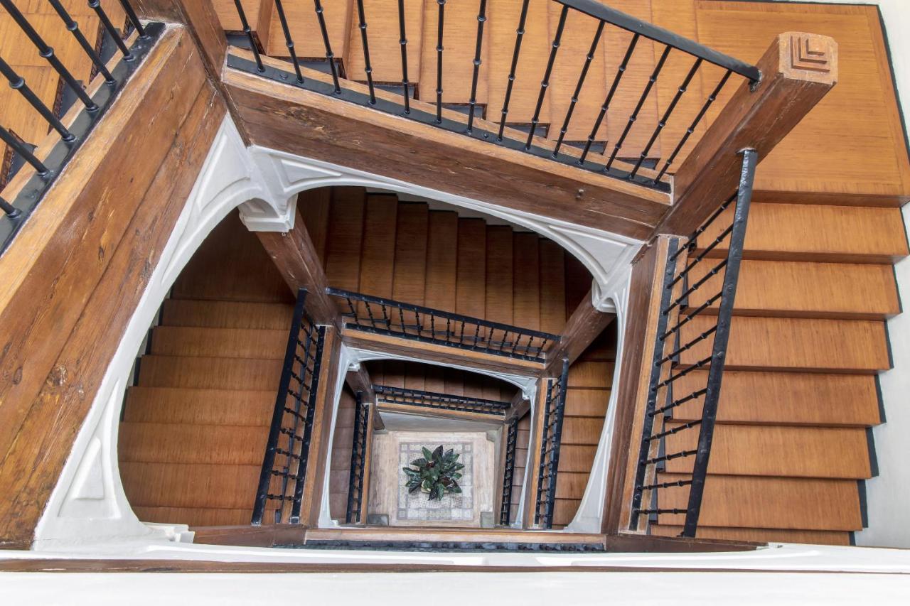 Calatrava - Darya Living Apartment