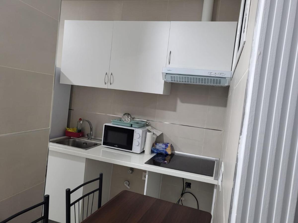 In Guest - Double 01 Carpet Apartamento Madrid