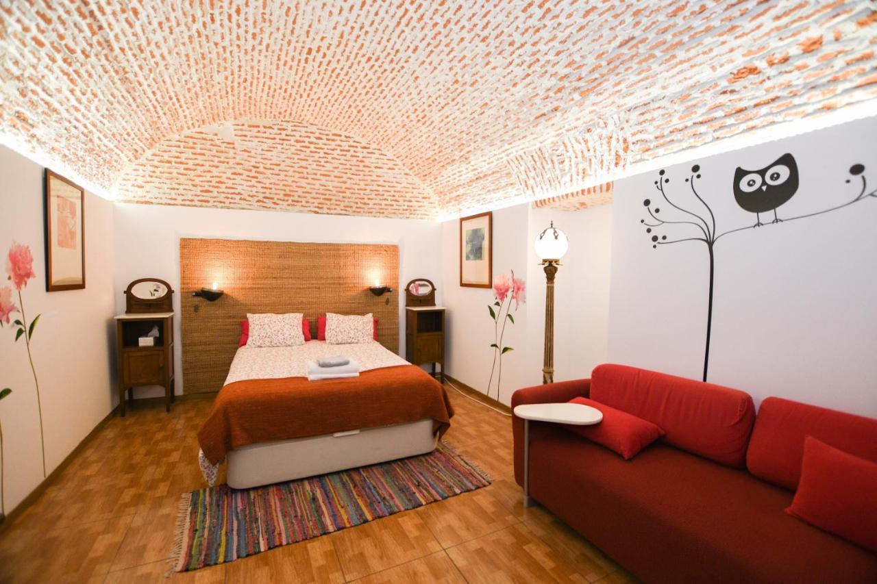 Encomienda Apartment