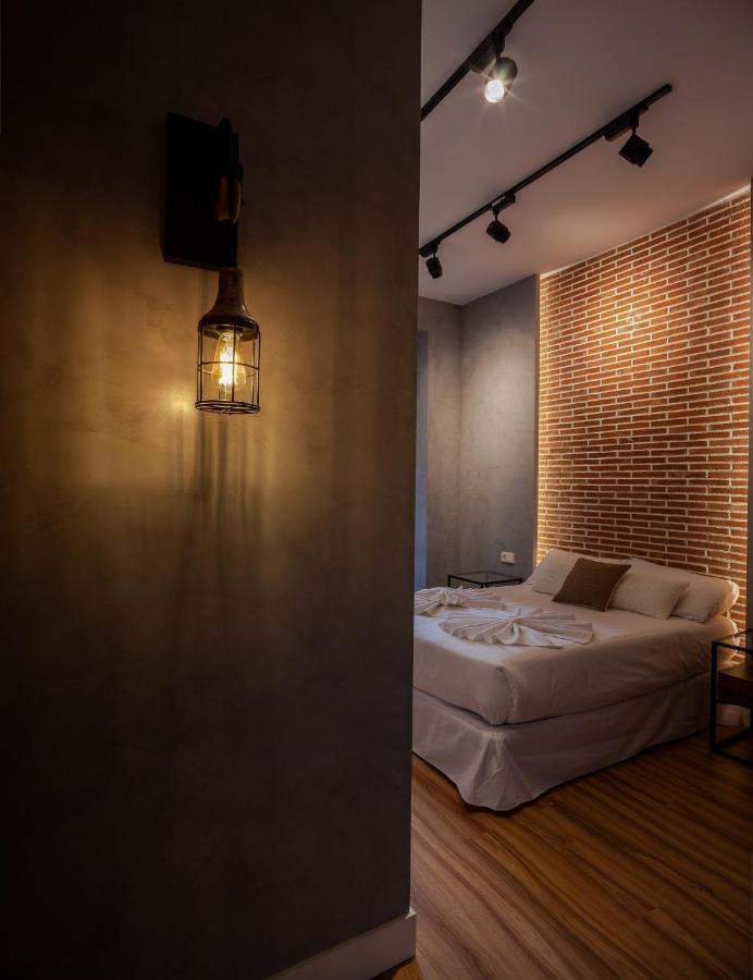 Plaza Espana V Calle San Bernardino 6br 6bh Apartment
