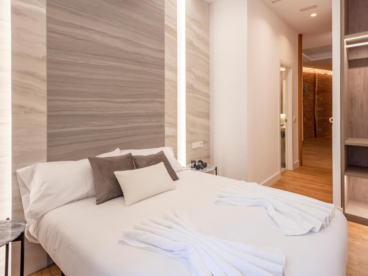 Plaza Espana V Calle San Bernardino 6br 6bh Apartment *