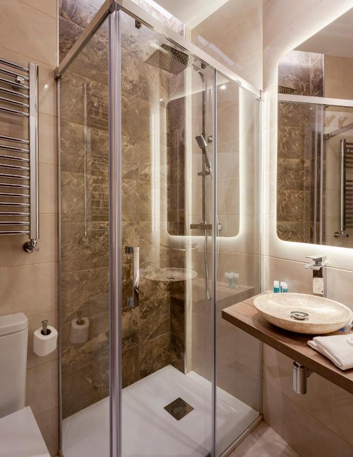 Plaza Espana V Calle San Bernardino 6br 6bh Apartment