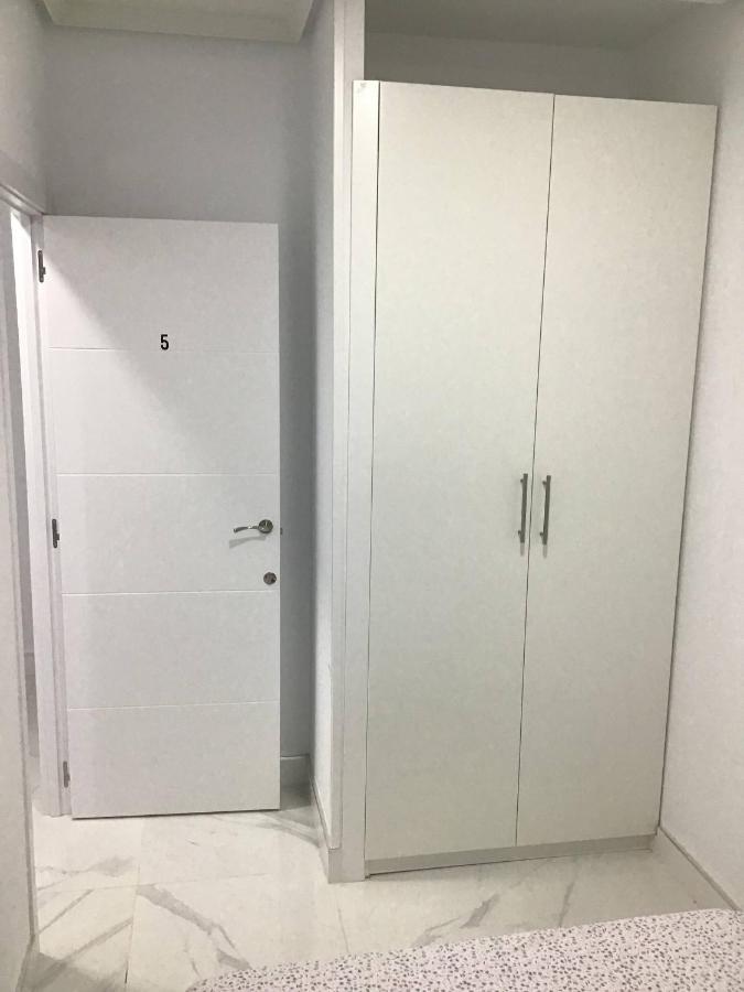 In - 05 Carpetana Guest house *