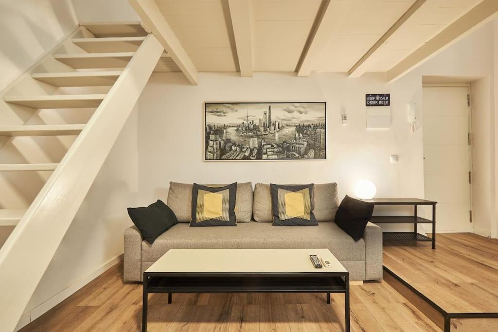 Con Encanto En Sol - #b Madrid