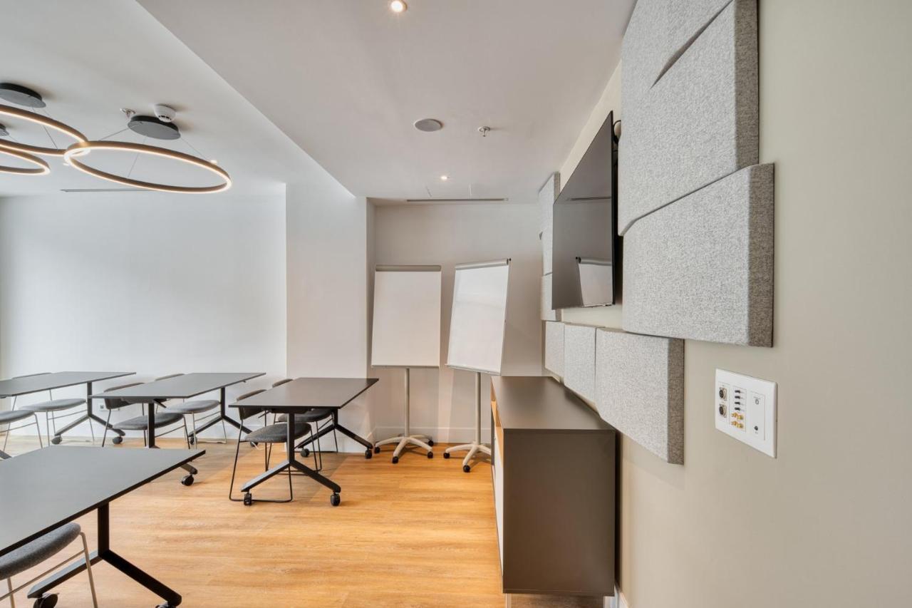 Hotel Express - - Airport By Ihg Madri