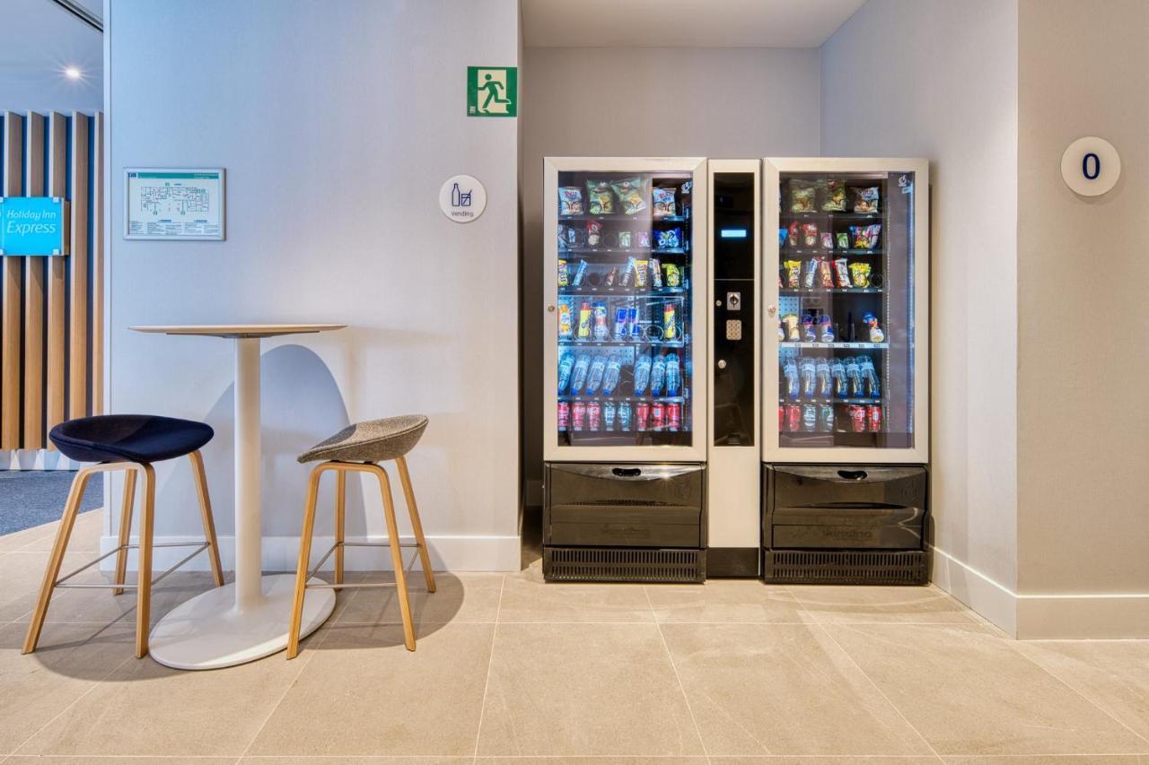Express - - Airport By Ihg Hotel