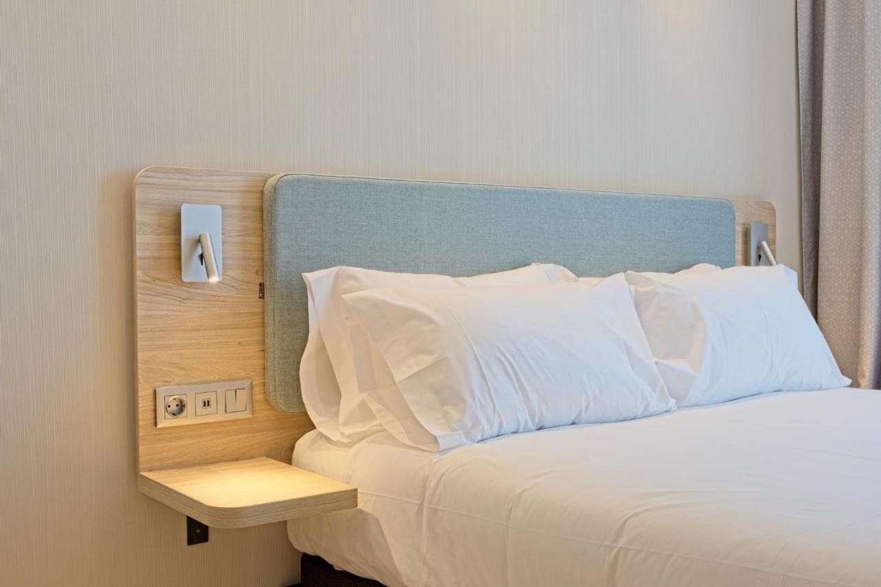 Express - - Airport By Ihg Hotel 3*