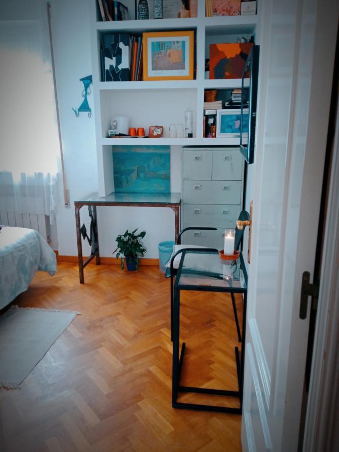 Cálido Y Bien Comunicado Quarto em Acomodações Particulares