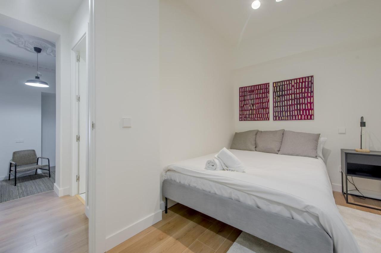 Modern Apt & Cool Interior Design En El Retiro *