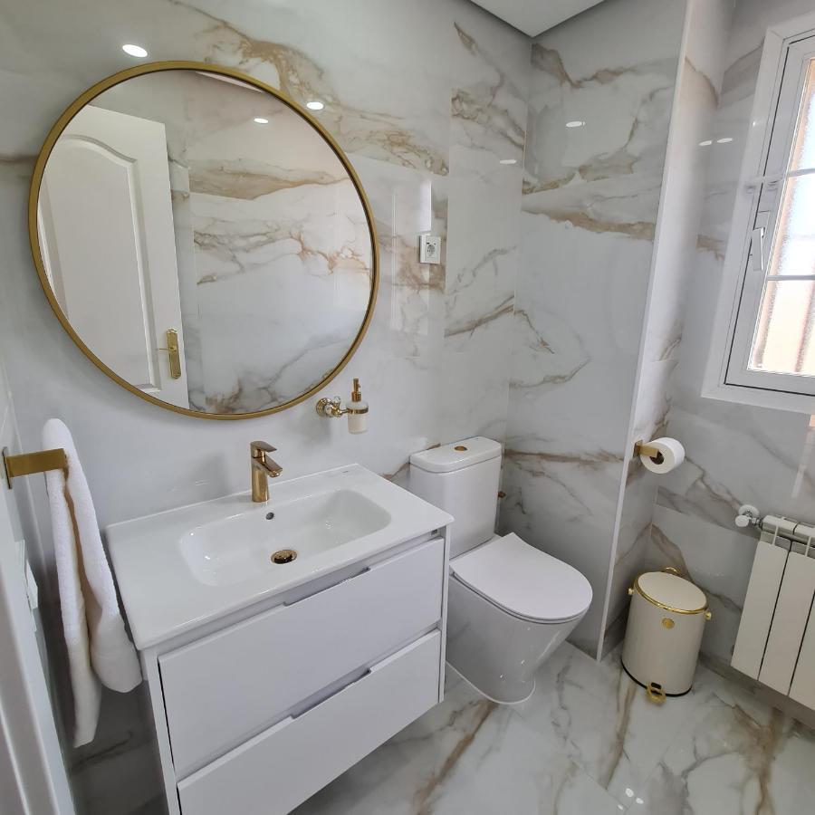 Moderna Casa De Lujo Con Jacuzzi En El Jardin