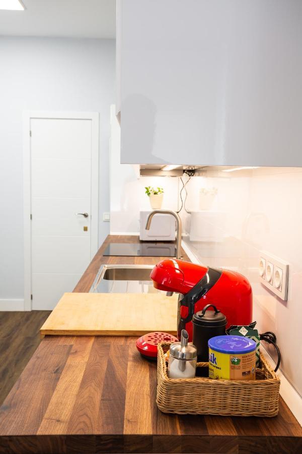 Nuevo! 2 Hab, Bano Doble, Garaje, Metro A 200m Apartment *