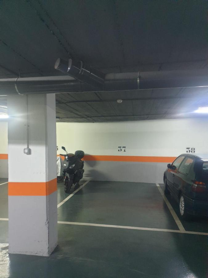 Nuevo! 2 Hab, Bano Doble, Garaje, Metro A 200m Apartment *