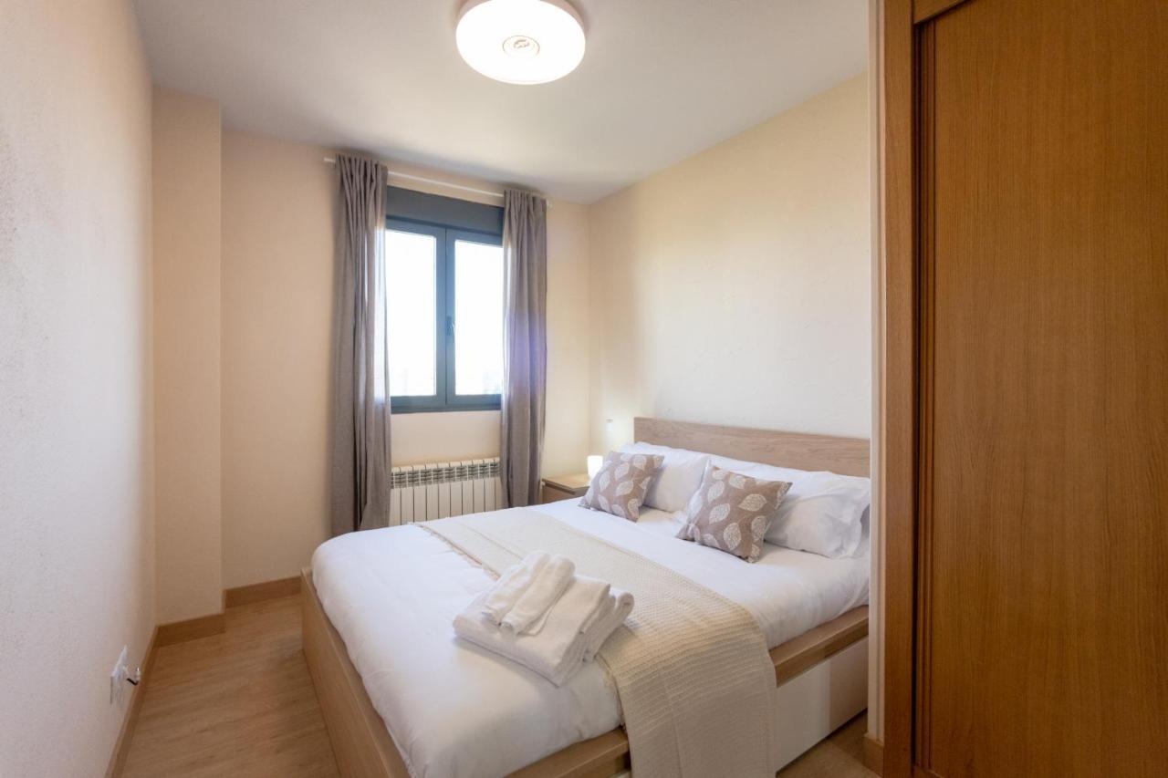 Apartamento For Your Amplio Y Luminoso Temporal En Orcasitas - Wifi Bea25 Madrid