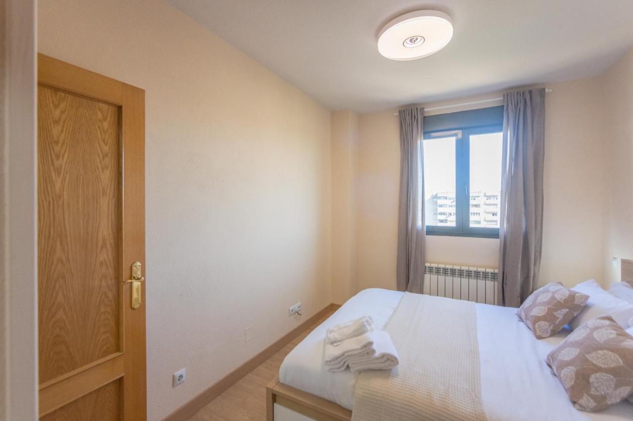 Apartamento For Your Amplio Y Luminoso Temporal En Orcasitas - Wifi Bea25 Madrid