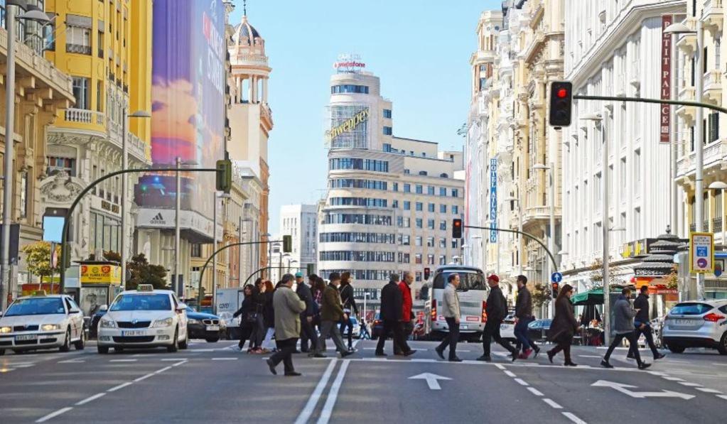 Punta Me Suites Next To Gran Via *