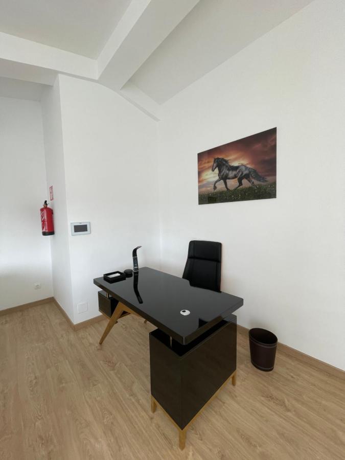 Moderna Casa De Lujo Con Jacuzzi En El Jardin Madrid