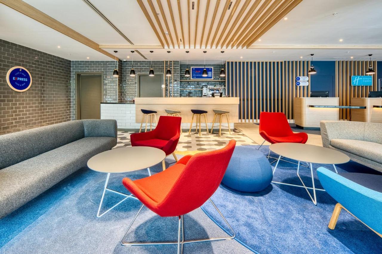 Hotel Express - - Airport By Ihg 3*