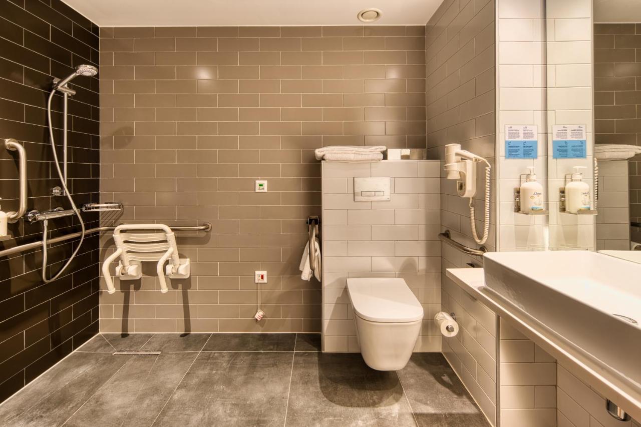 Hotel Express - - Airport By Ihg Madri