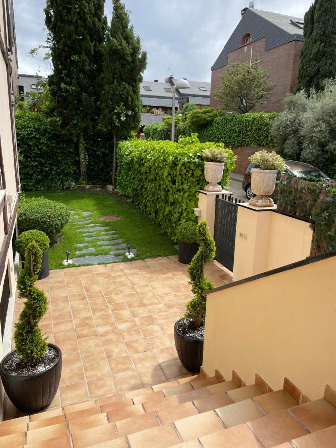 Hébergement de vacances Moderna Casa De Lujo Con Jacuzzi En El Jardin *
