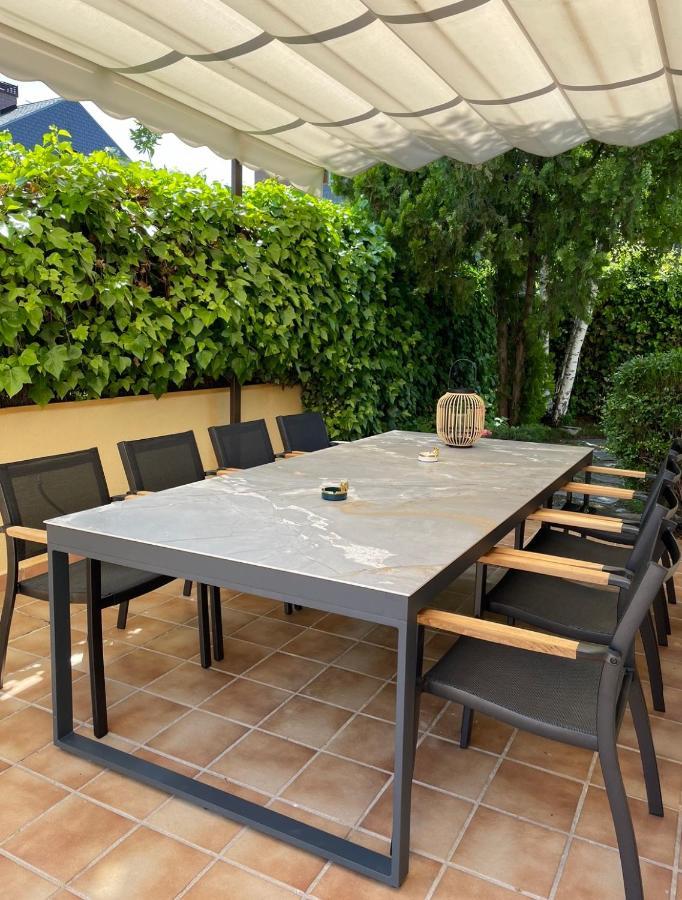 Hébergement de vacances Moderna Casa De Lujo Con Jacuzzi En El Jardin Madrid