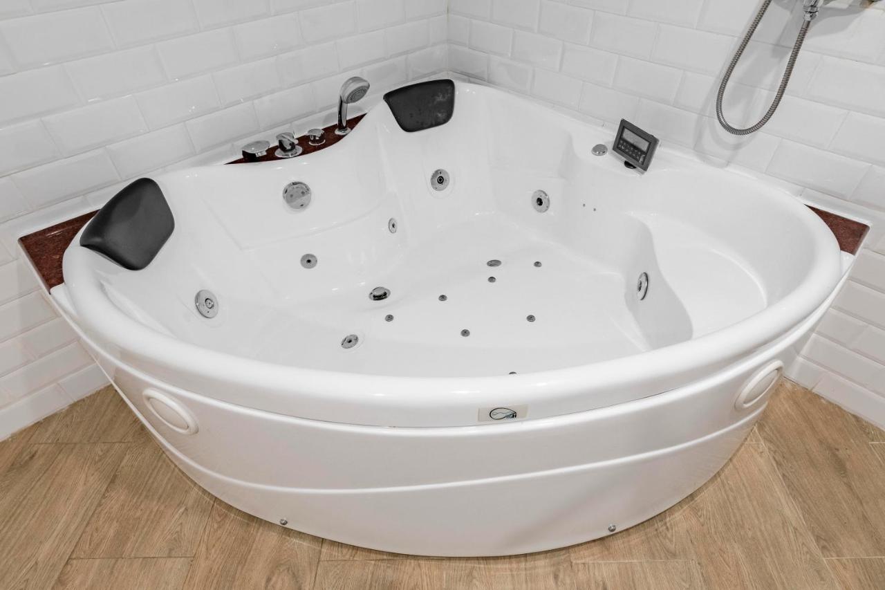 El Triangulo Del Arte - Jacuzzi