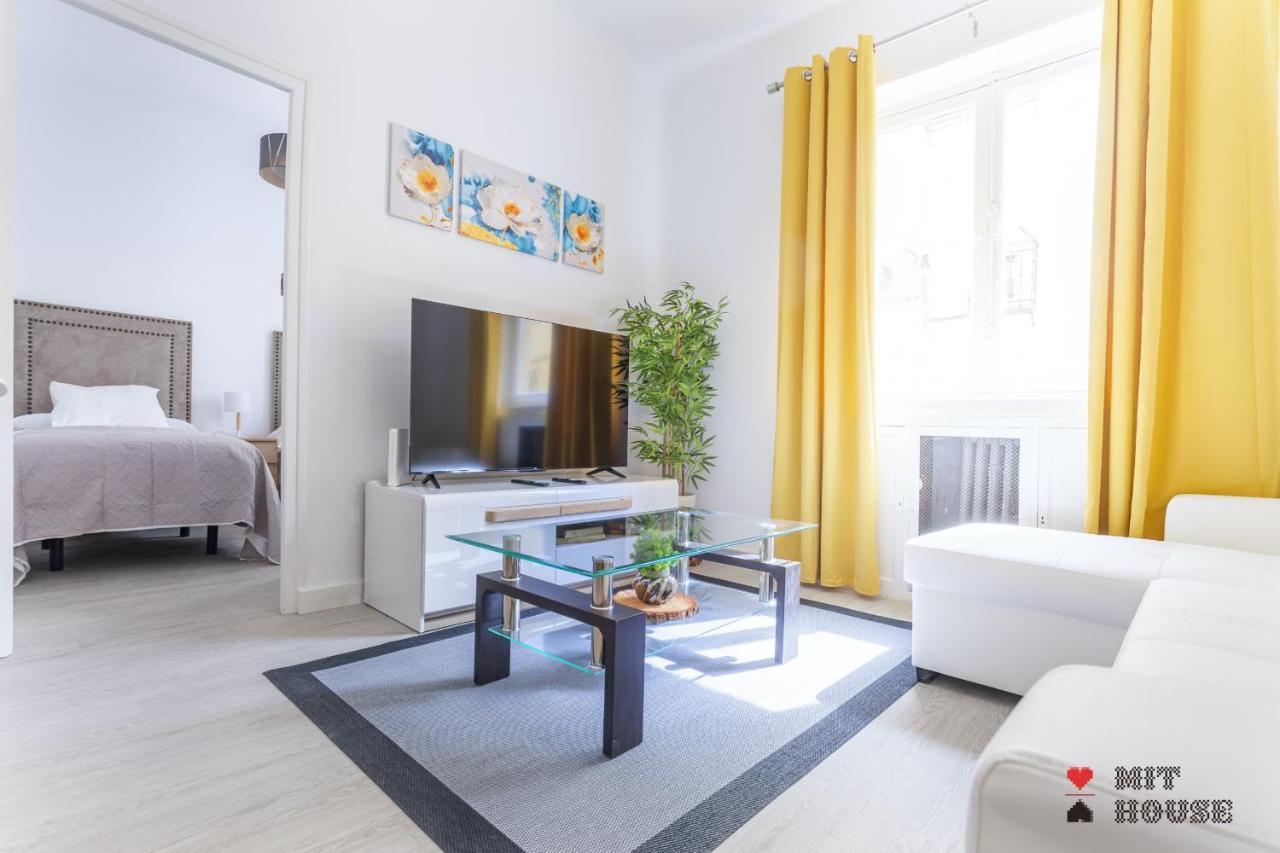Mit House Latina En Apartamento *