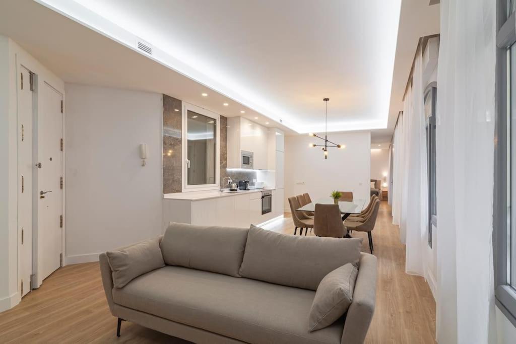Centro Vi Calle De La Paz 4br 4bh Appartement *
