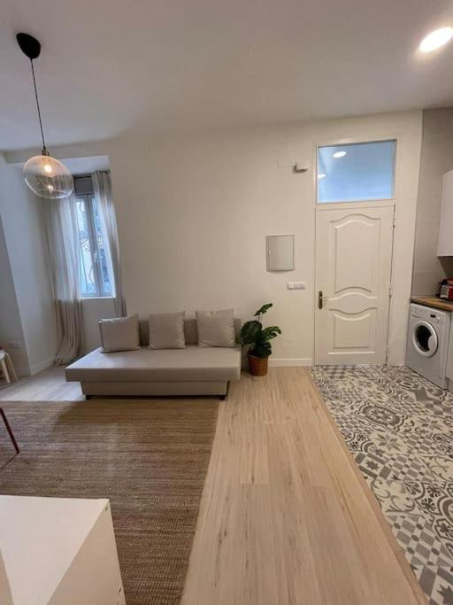 Cool Duplex 7pax En Calle Monteleon/centro Apartamento